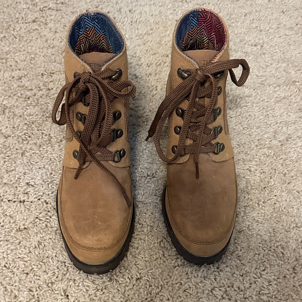 North Face Geometric Patterned Tan Hiking Lace Up Ankle Boots